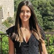Donne cours de façon pédagogue et amicale